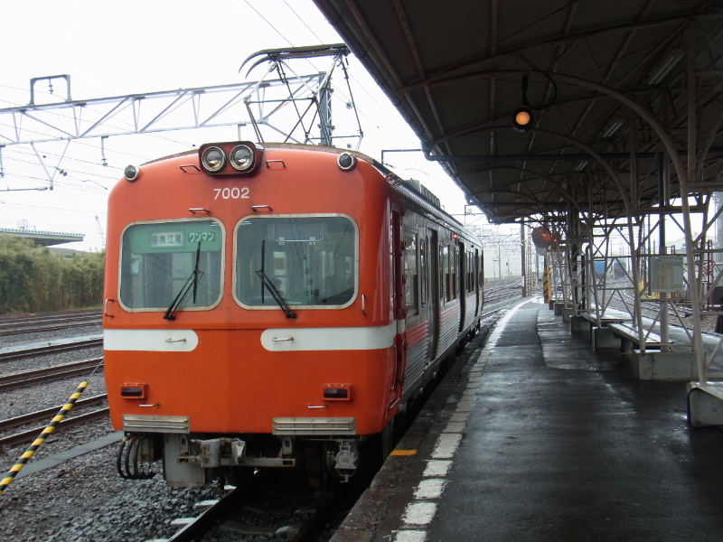 吉原駅に停車する岳南鉄道7002その2