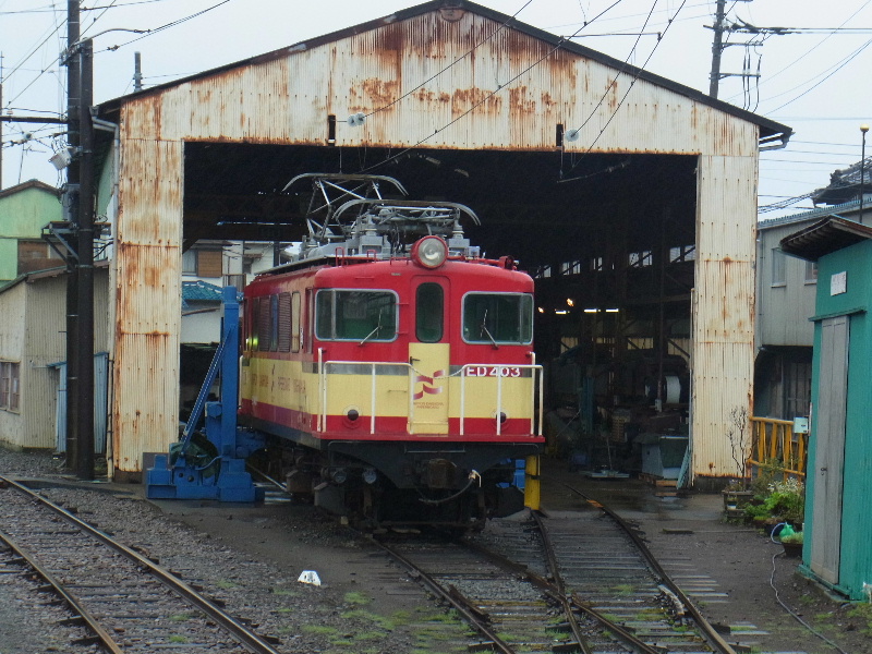 岳南鉄道ED403車庫に留置