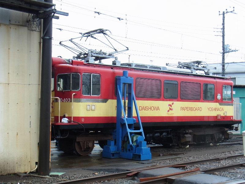 岳南鉄道ED403がジャッキアップされているその1